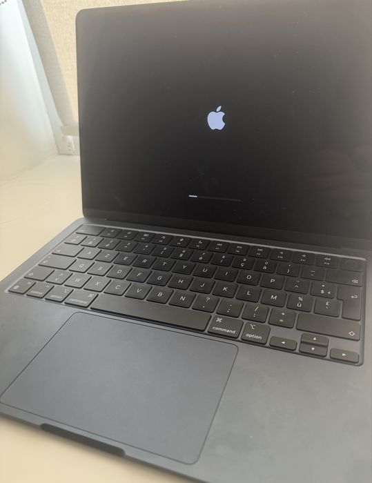 MacBook M2 AIR Midnight