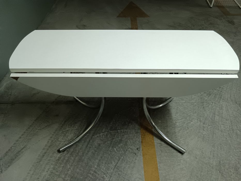 Mesa de cozinha branca