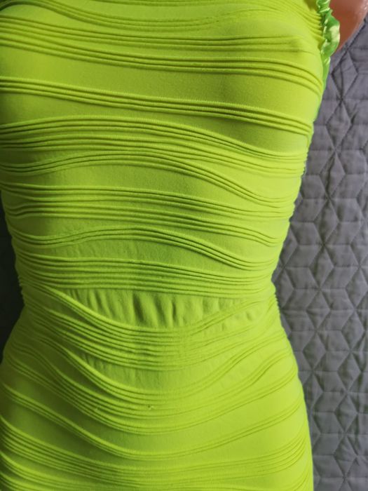 Sukienka obcisła neonowa elastyczna