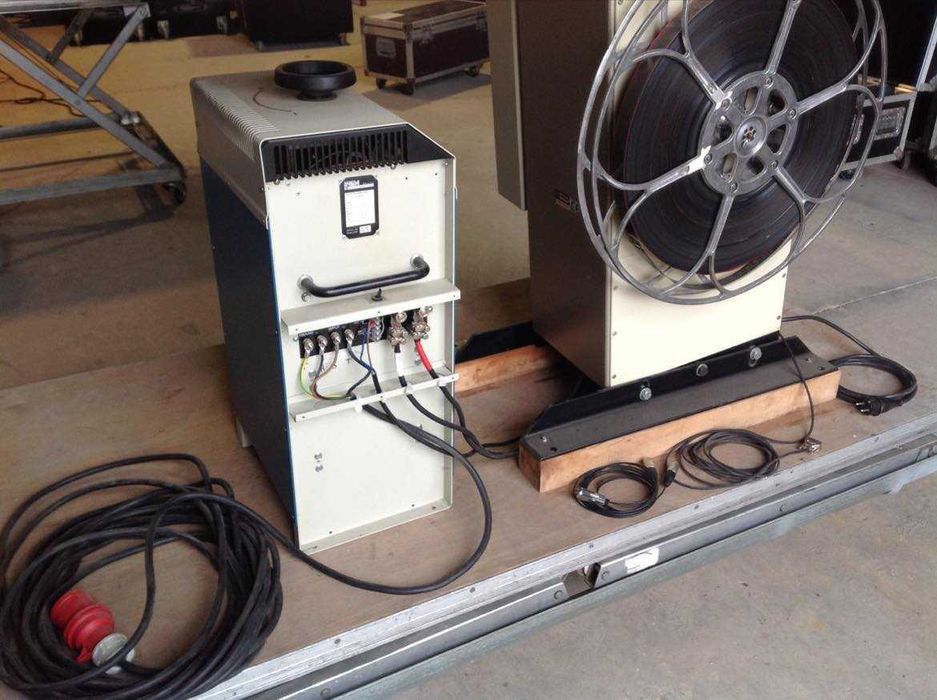 Máquina de Projeção 35mm Kineton FP 30D Como Nova