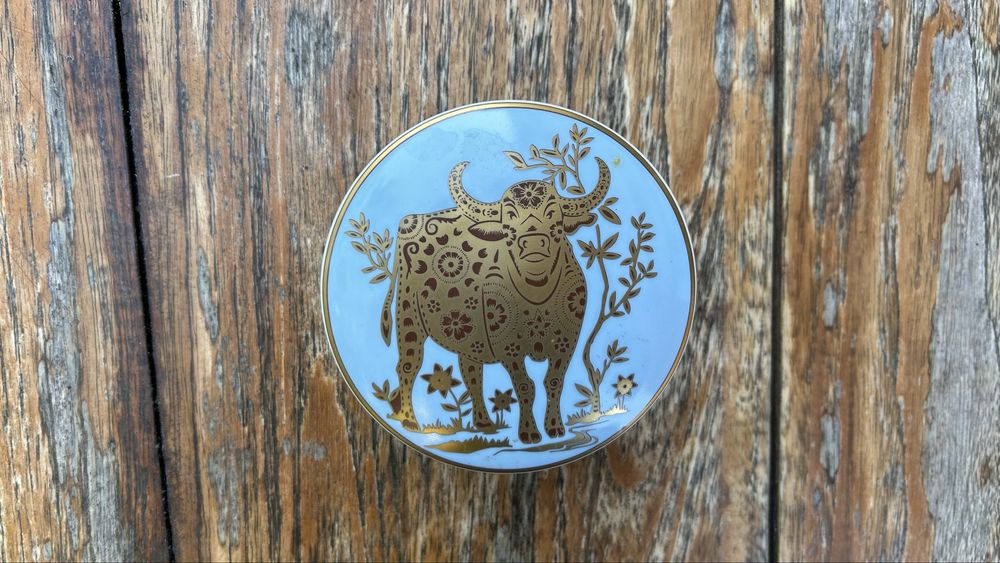 Caixa Vista Alegre Golden Bull– porcelana colecionável