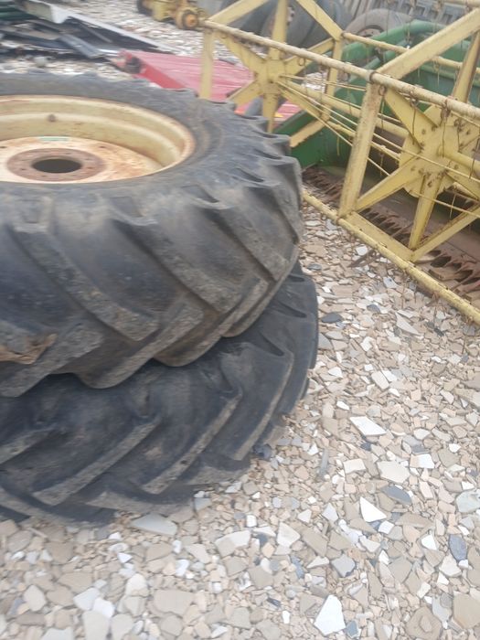 Kompletne koła 18-30  rozmiar  do kombajnu John Deree 530