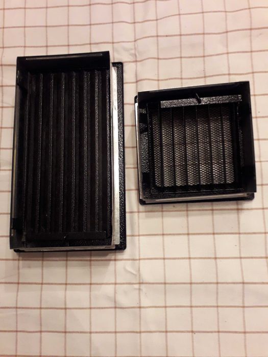 Kratki wentylacyjne z żaluzjami, czarne: 14x14 – 1 szt. 14x28 – 1 szt.