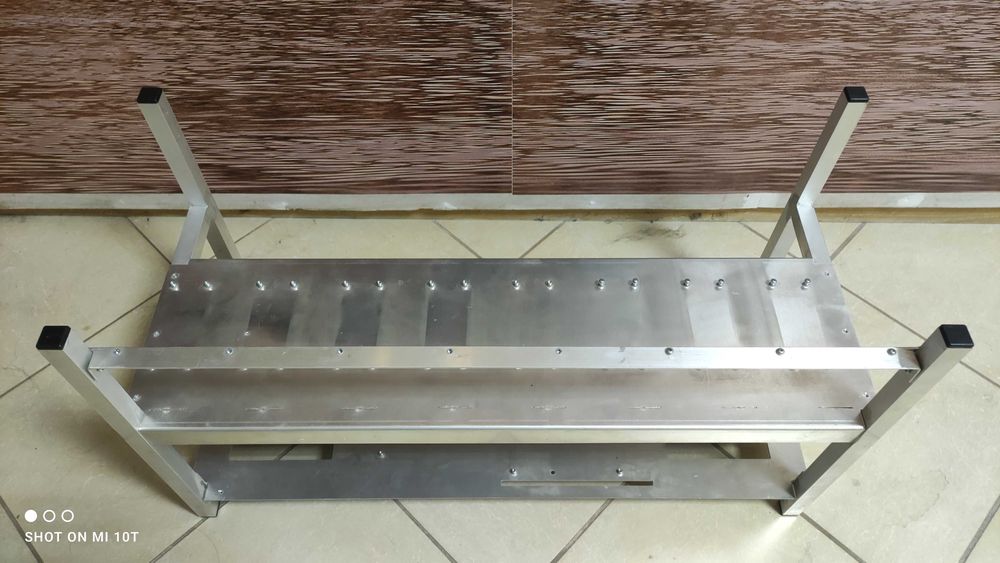 Aluminiowy stelaż do koparki kryptowalut na 8 kart