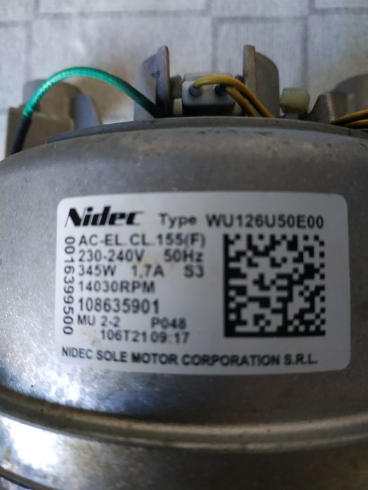 Электродвигатель к стиральной машинке  Electrolux. С приводным ремнем.