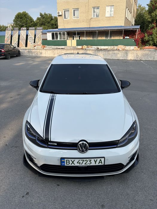 Volkswagen e-Golf 2017 — 36 кВт·год