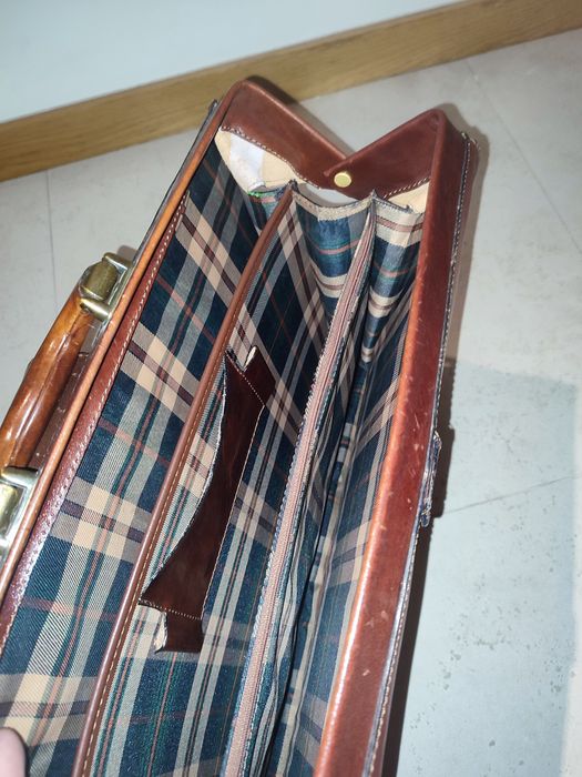 Mala em pele genuína