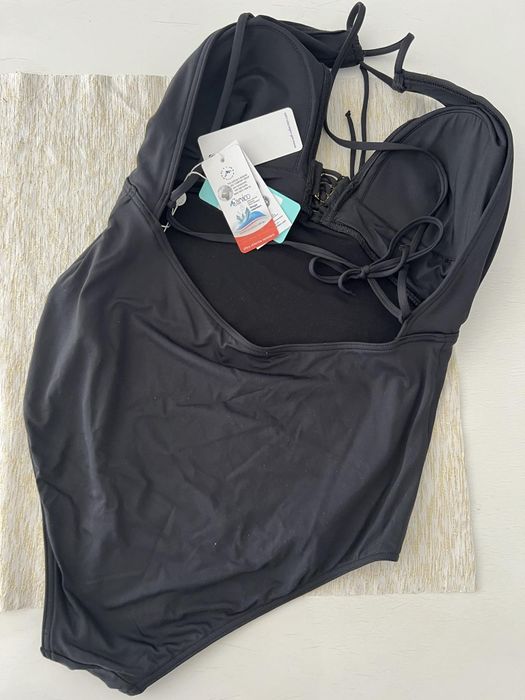 Nowy piękny strój kąpielowy