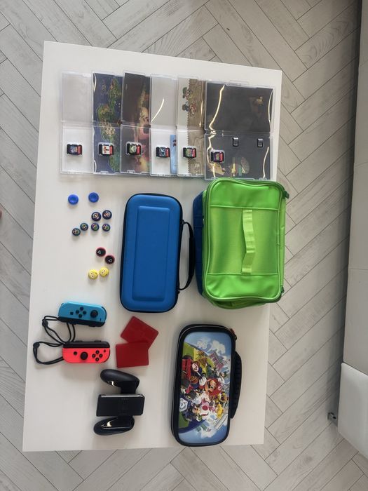Nintendo switch zestaw ( 3xetui, 6 gier, dodatkowe pady, nakladki)