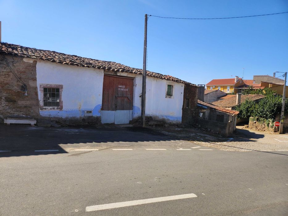 Casa em Atenor- com 280m2  Sendim em Miranda do Douro