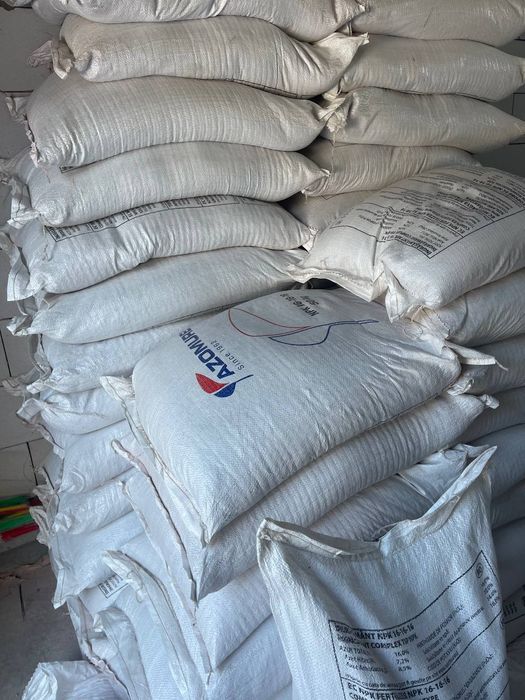 Ефективна Нітроамофоска 16 16 16 живлення для рослин
Ефективна Нітроа