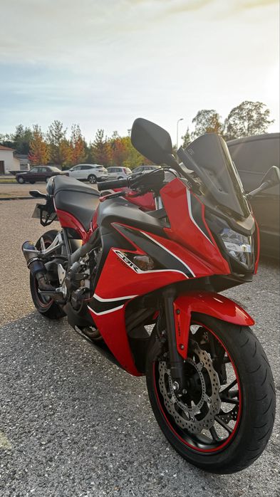 Vendo Honda CBR650F ABS, ano 2017, com apenas 23.000 km.