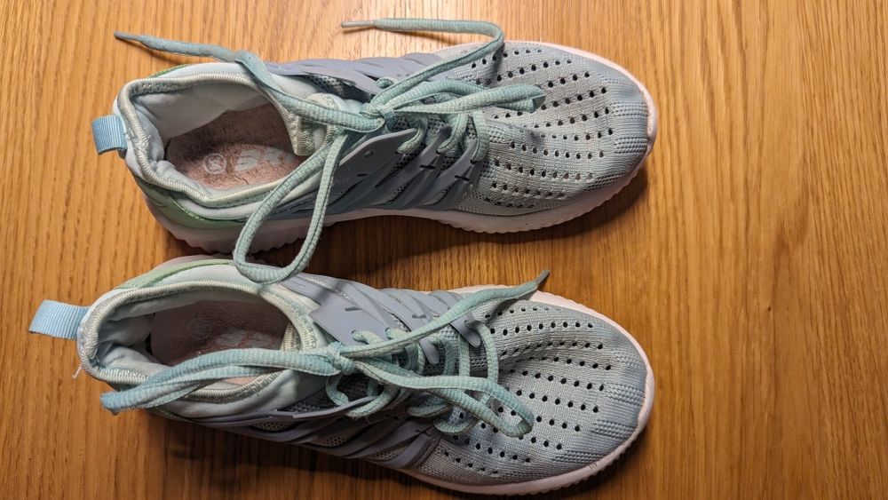 Buty Brtk adidasy tenisówki siateczkowe r. 34