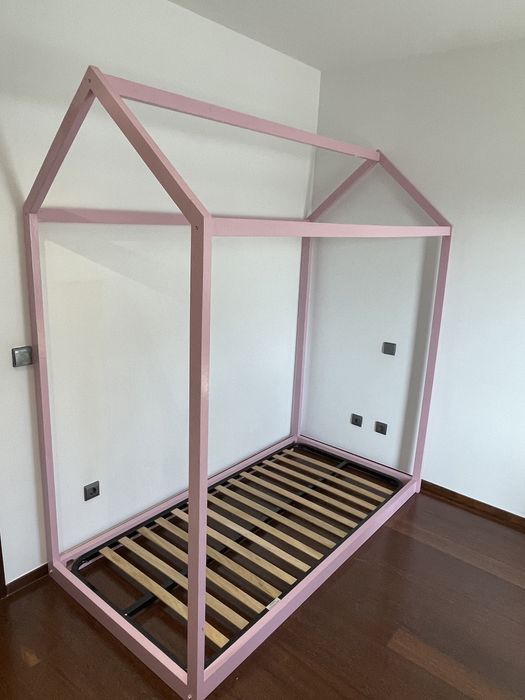 Cama criança casinha (Montesorri) + estrado