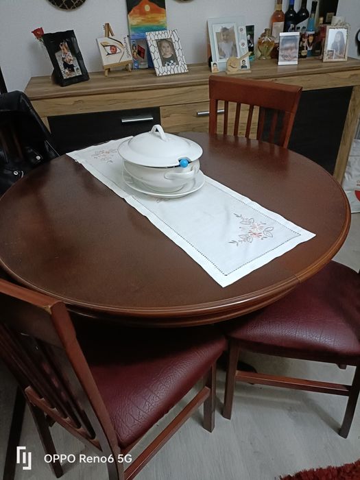 Mesa de sala com cadeiras