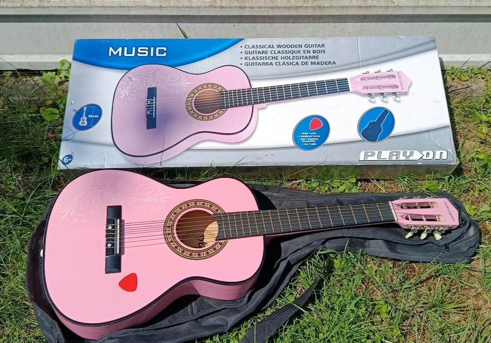 Klasyczna gitara drewniana dziecięca różowa  86 cm