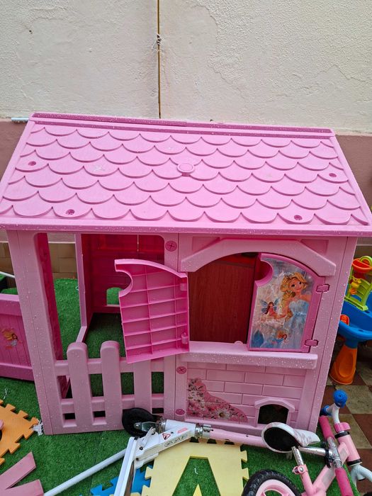 Casinha de criança! Praticamente nova.