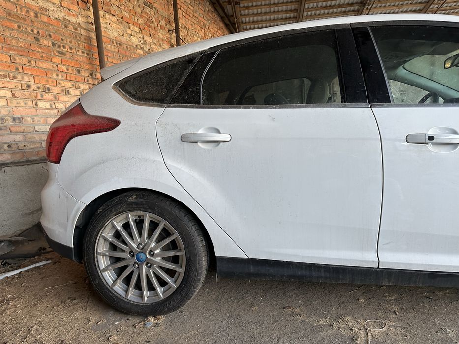 Задня права дверка біла Pnt: YZ ford Focus mk3 2011-2018 фокус