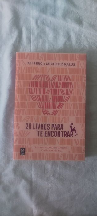 28 Books to Find Yourself - Ali Berg & Michelle Kalus