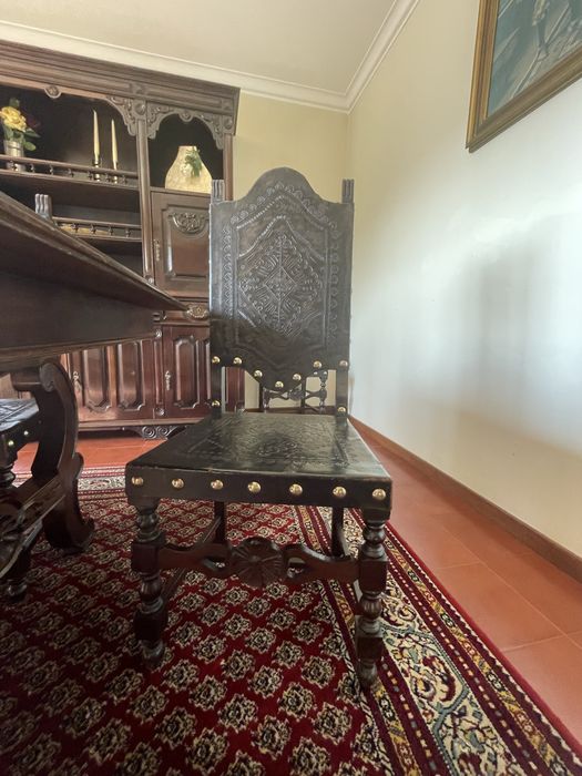 Sala de Jantar Completa – Madeira Maciça – 6 Cadeiras + Aparador