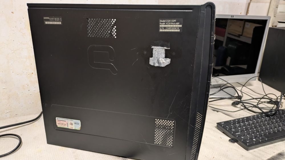 Caixa com fonte Compaq