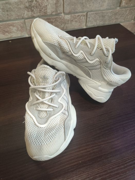 Продам летние кроссовки Adidas