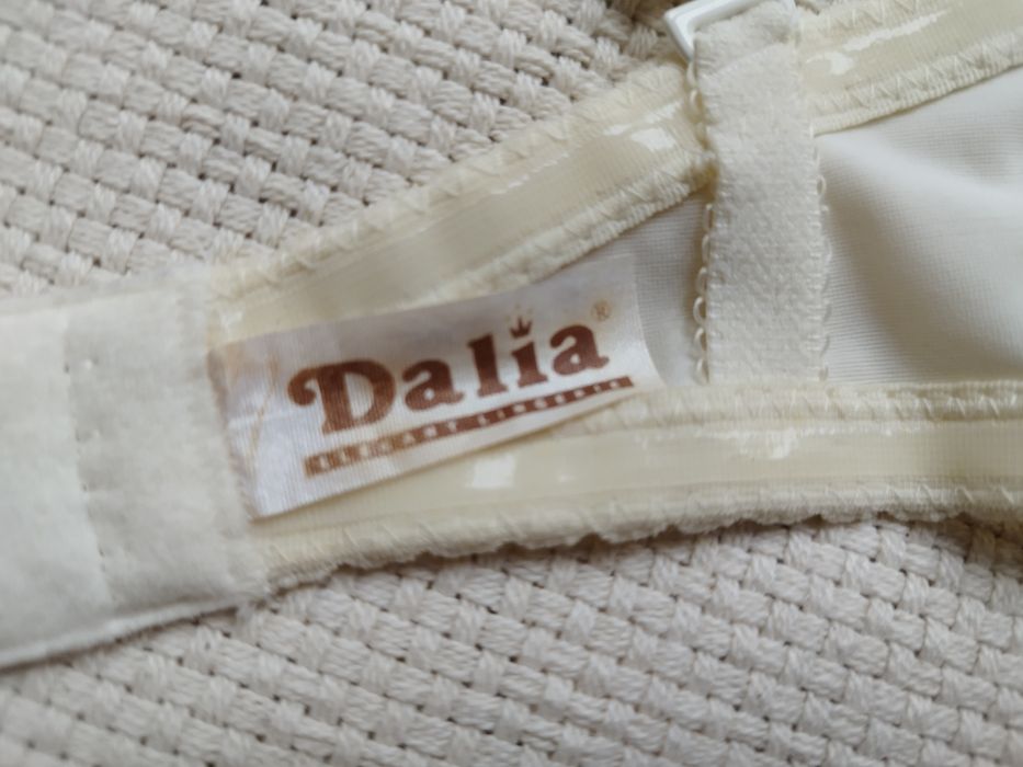 Piękny biustonosz ecru Dalia r. 65D