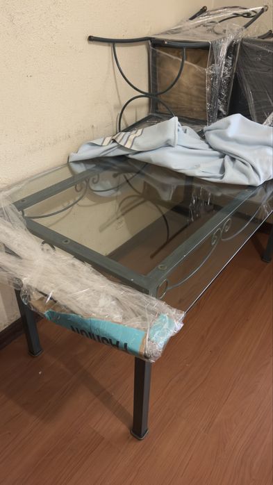 Mesa de vidro + 4 cadeiras