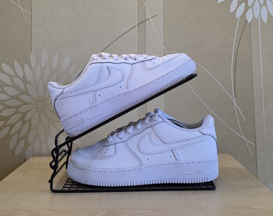 Білі кросівки Nike Air Force 1 Le оригінал р.38