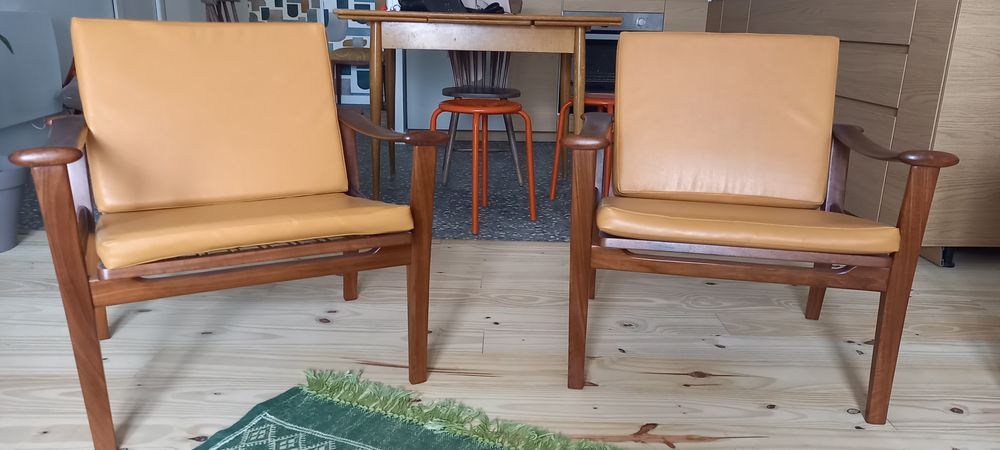 Poltronas escandinavas anos 50 desenhada por Finn Juhl
