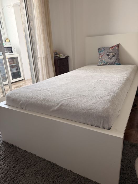 Cama solteiro com gavetas