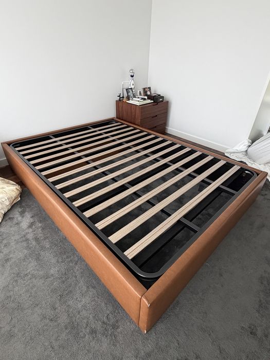 Cama de pele 200x140x28