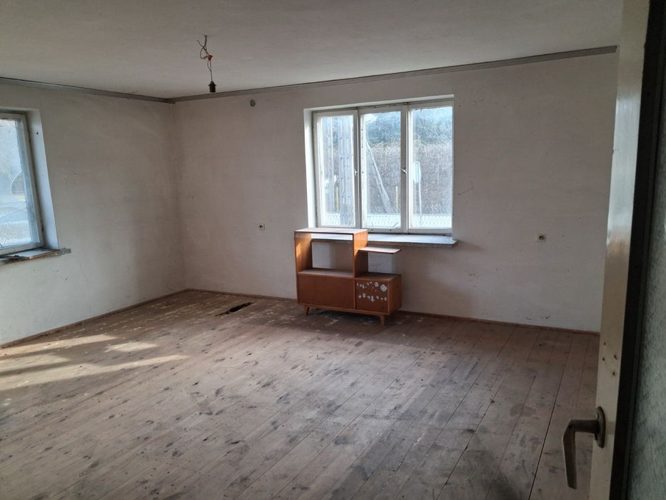 Dom pietrowy plus b. gospodarcze 180 m2 Oksa