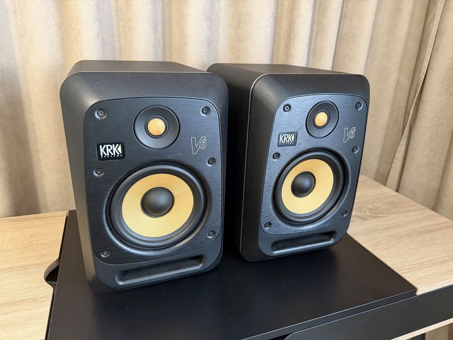 2 monitory studyjne KRK V6 s4. Jak nowe !