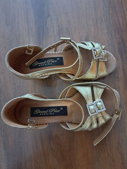 Бальні туфлі дівчачі