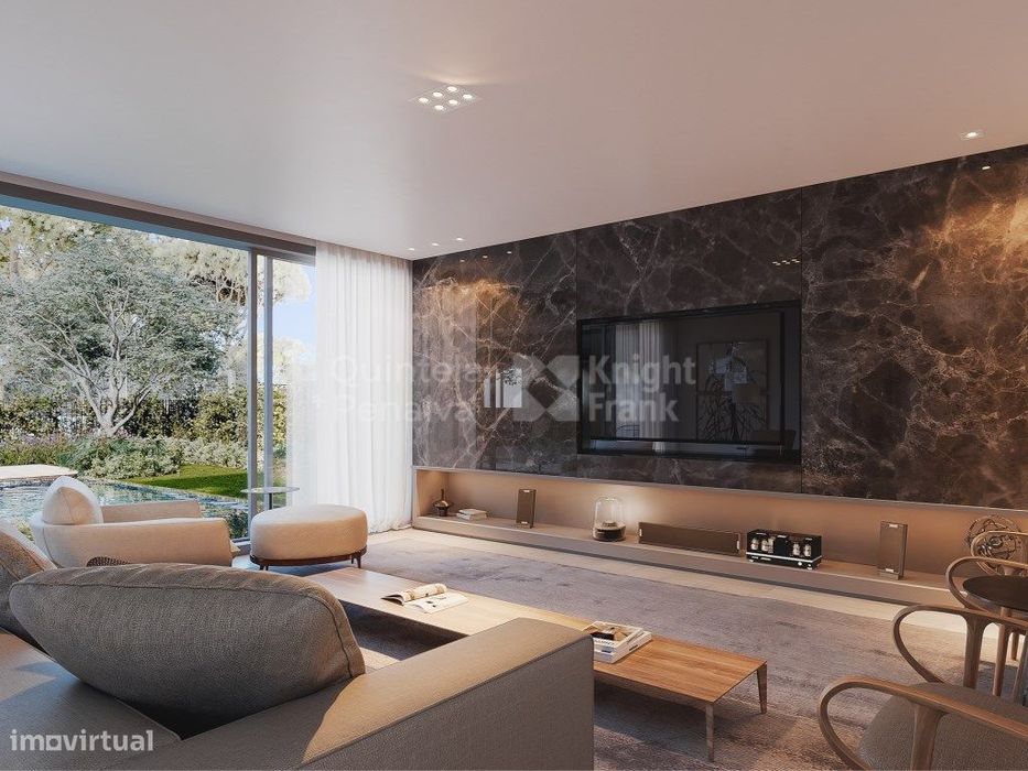 Moradia Triplex T5 +1 com Jardim e Piscina em Birre, Cascais