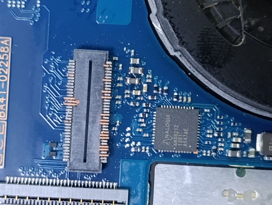 ПРОДАМ на РОЗБІР ультрабук Samsung NP940X3G