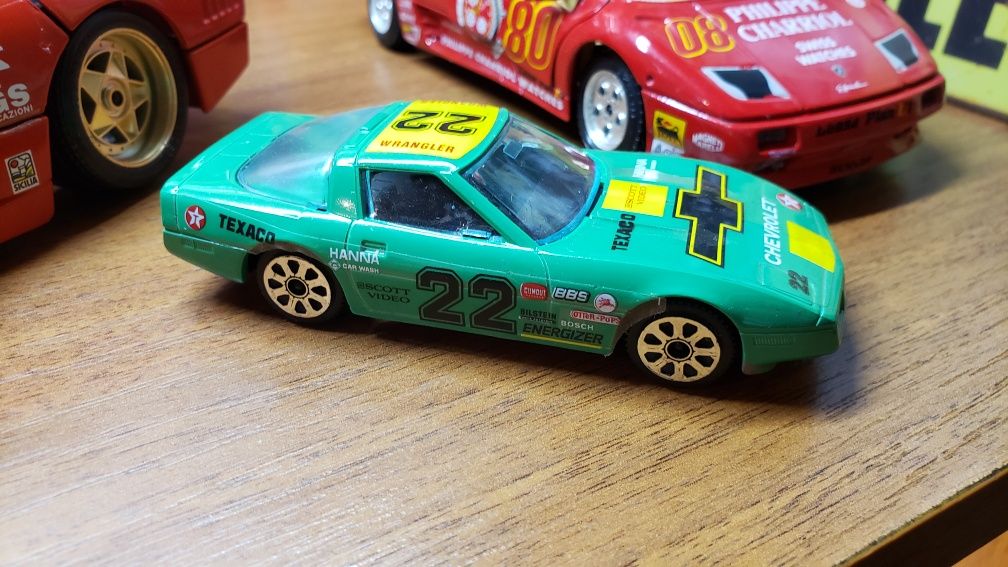 Bburago chevrolet corvette 1 43 italy 299 Olx