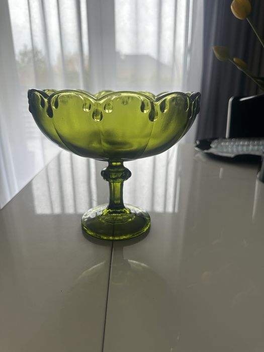 Piękna oliwkowa owocarka