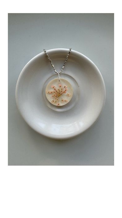 Zawieszka „fleur atomique” biżuteria handmade żywica srebro