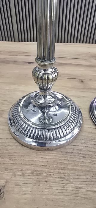 Dwa piekne świeczniki