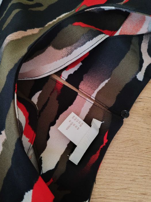 Śliczna koktajlowa mini sukienka H&M rozmiar 44 poliester/elastan