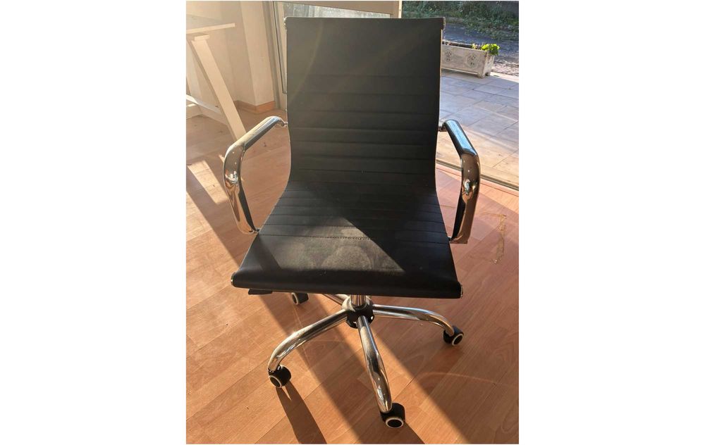 conjunto 2 cadeiras escritório, de rodas, altura ajustável, reclinável