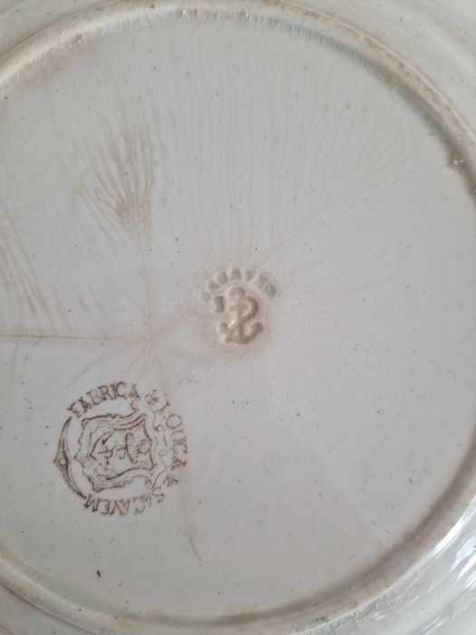2 pratos Real Fábrica de Sacavém, decoração METZ, séc. XIX/XX