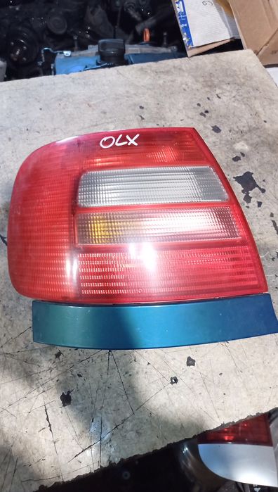 Audi a4 B5 sedan lampa lewa  tył