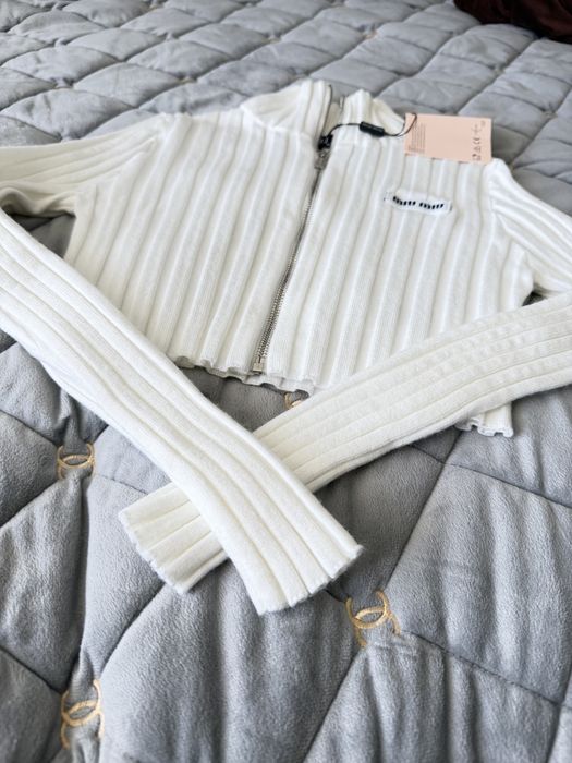 Біла кофта коротка кофтинка топ miu miu