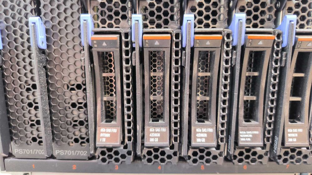 IBM BladeCenter H комплектний, з модулями.