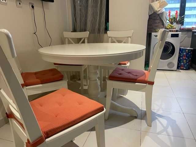 Mesa de jantar e 6 cadeiras