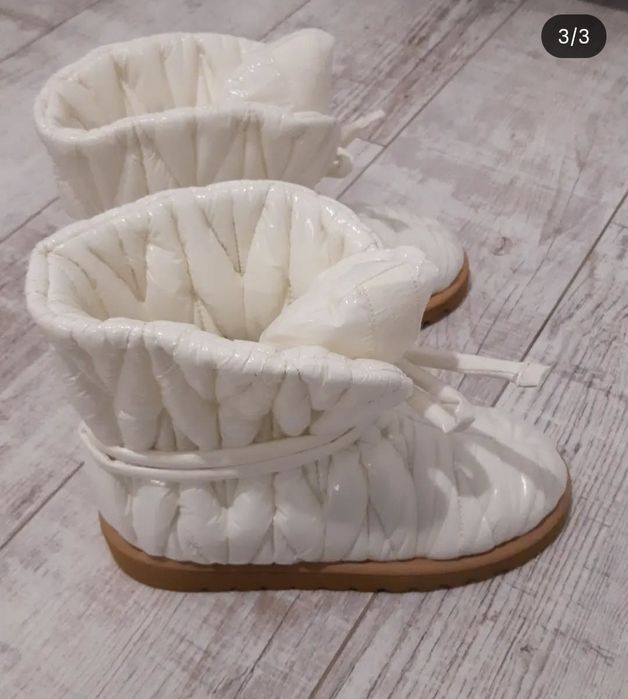 Чоботи, напівчоботи, черевики жіночі