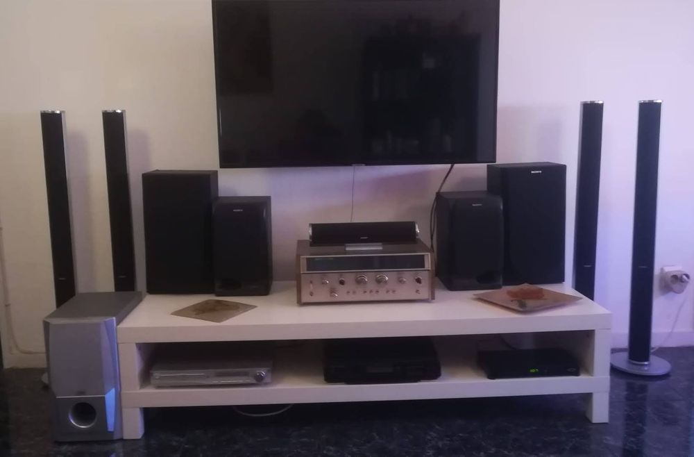 Amplifier + CD Player
And DVD/CD Player (5-speaker setup and subwoofer)64738274758529120